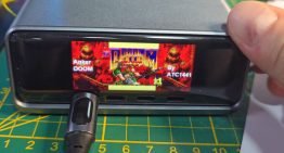 Alguien quería jugar a Doom en una batería portátil: además de conseguirlo, lo mejor ha sido lo bien que va