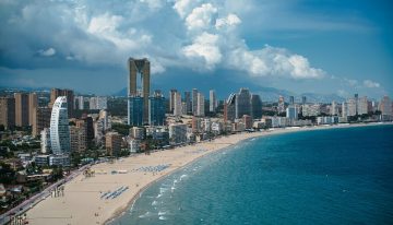 Benidorm se ha encontrado con algo peor que el turismo masivo: 340 millones de euros que amenazan con llevarla a la quiebra