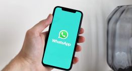 Meta quiere que usemos la IA cuando no sepamos qué decir en WhatsApp: así funciona su nueva opción de asistencia a la escritura