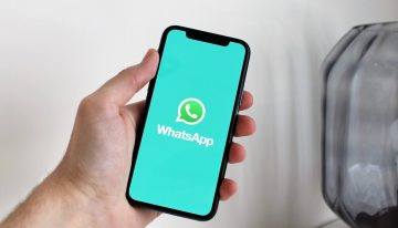 Meta quiere que usemos la IA cuando no sepamos qué decir en WhatsApp: así funciona su nueva opción de asistencia a la escritura