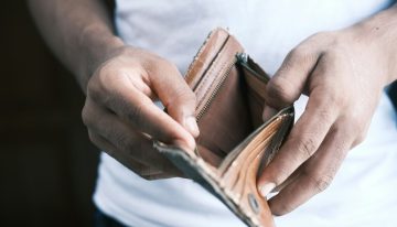 Una herencia puede hacerte millonario. O puede vaciar tu cuenta antes de abrir el testamento