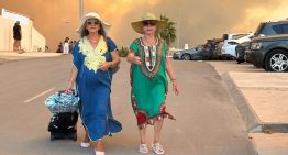 Un incendio en Tarifa obliga a desalojar a más de 2.000 personas de casas, hoteles y una playa