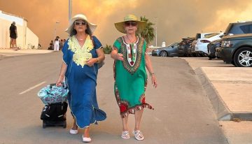 Un incendio en Tarifa obliga a desalojar a más de 2.000 personas de casas, hoteles y una playa