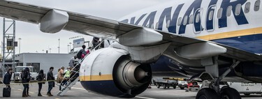 Las aerolíneas acaban de recibir una multa millonaria por cobrar la maleta de mano. Van a seguir cobrándola igual