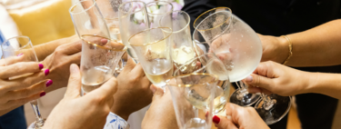 El fin de la barra libre: cómo las bodas están dejando atrás su único ‘consuelo colectivo’