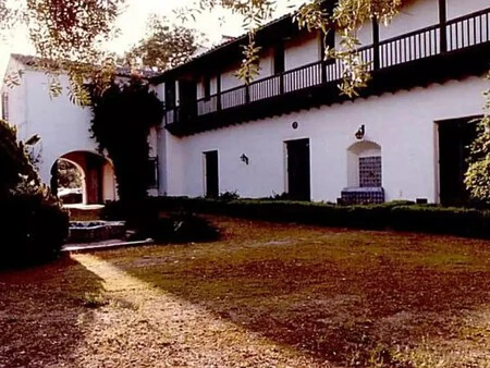 Mansion Steve Jobs exterior