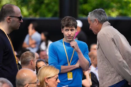 Sam Altman en el Apple Park el pasado verano