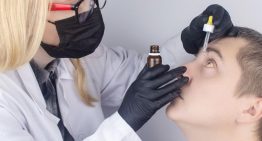 Aire acondicionado, cloro, sol…: las urgencias por conjuntivitis aumentan hasta un 30% en verano