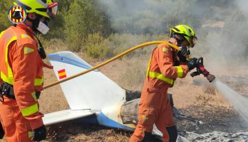 Mueren dos personas al estrellarse una avioneta en la localidad valenciana de Requena