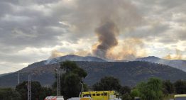 Los incendios forestales cortan al menos 14 carreteras, incluida la A-66 entre Casas del Monte y Plasencia (Cáceres)