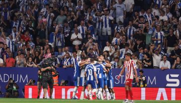 Simeone deja solo a Julián Alvarez y el Espanyol acaba remontando