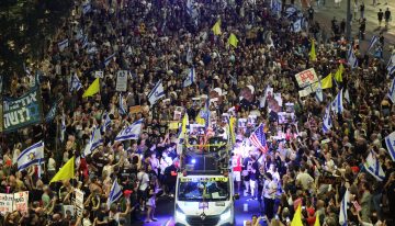 Miles de personas protestan contra la decisión de Netanyahu de ocupar Gaza: “Cada día, cada hora cuenta para los rehenes”