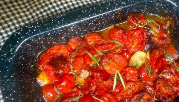 Tomatitos asados en freidora de aire y cuatro posibles aliños para servirlos