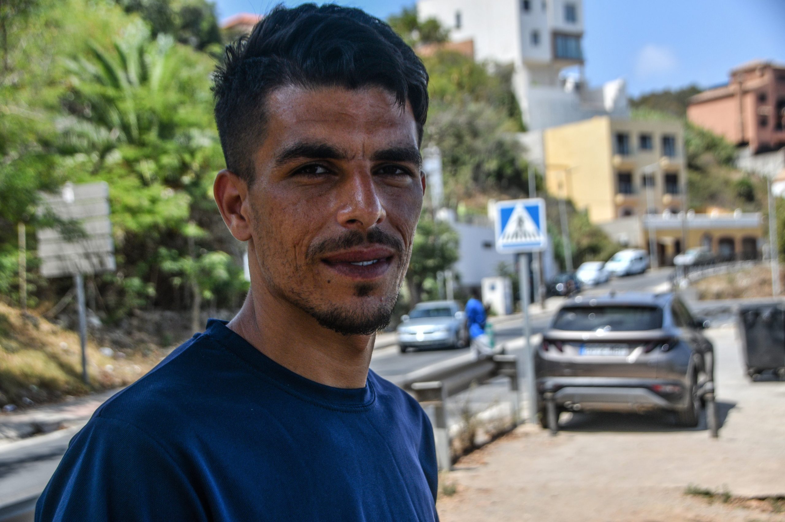 Reda, que lleva apenas dos semanas en Ceuta, asegura que se lanzó al mar ocho veces durante un año, antes de conseguir llegar hasta España. 