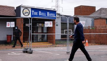 La orden judicial de desalojo de un hotel del Reino Unido con solicitantes de asilo da alas a la ultraderecha