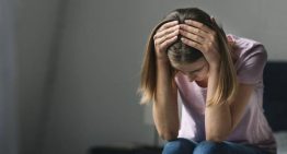 La «curva de la infelicidad» ya empieza en la adolescencia por el deterioro de la salud mental de los jóvenes