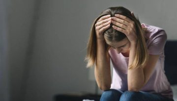 La «curva de la infelicidad» ya empieza en la adolescencia por el deterioro de la salud mental de los jóvenes
