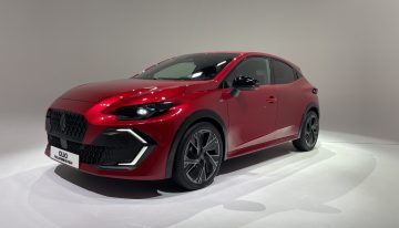 El Renault Clio quiere ser el abanderado del futuro urbano de combustión: motor híbrido de 160 CV y un consumo ridículo