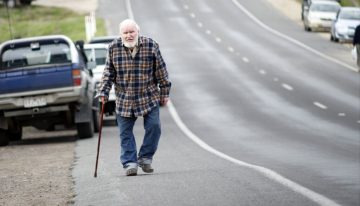 Cada vez hay más gente mayor muriendo por caídas en EEUU. Y el culpable es un viejo conocido en Occidente