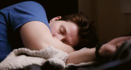 Acostarnos tarde es un pésimo negocio para la salud: la ciencia del sueño tiene claro la hora idónea para irse a dormir