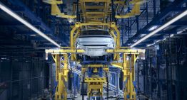 Ford tuvo 20.000 trabajadores en la fábrica de Colonia. Diez años después son 7.600 porque sus coches eléctricos no se compran