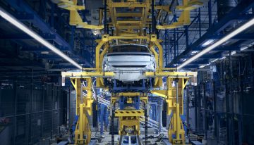 Ford tuvo 20.000 trabajadores en la fábrica de Colonia. Diez años después son 7.600 porque sus coches eléctricos no se compran