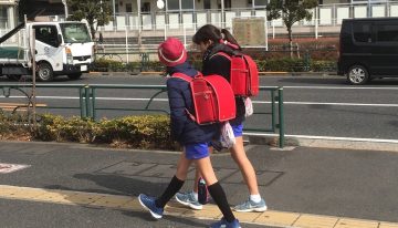 Hay un símbolo nacional que Japón mantiene invariable desde hace generaciones: una mochila escolar carísima