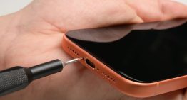 Apple ha solucionado el mayor problema del iPhone con una técnica centenaria. Su protagonista es un par de gotas de agua