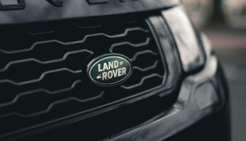 Jaguar Land Rover fue golpeada por un ciberataque. Lo complicado llegó al intentar reactivar sus plantas de producción