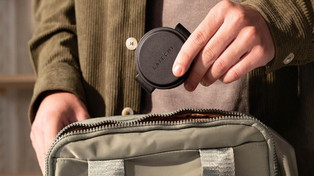 Satechi tiene una base de carga que no sólo es ideal para iPhone, Apple Watch o AirPods. También lo es para llevarla plegada 