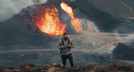 La erupción de un volcán era sinónimo de peligro hace 100 años. Hoy ha convertido a Islandia en un parque temático