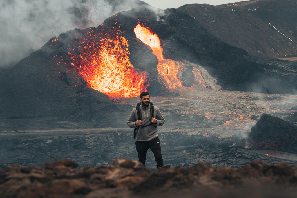 La erupción de un volcán era sinónimo de peligro hace 100 años. Hoy ha convertido a Islandia en un parque temático