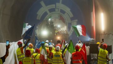 20 años después, Europa enfrenta una de las mayores hitos de ingeniería de su historia: el túnel ferroviario más largo del mundo