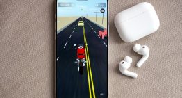 «¡Mira, mamá, sin manos!»: he conducido una moto con mis AirPods moviendo la cabeza en este divertido juego para iPhone gratis