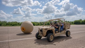 Dos estudiantes han hecho realidad el invento que la NASA archivó en un cajón: un robot esférico incapaz de volcar