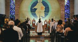 La Iglesia se enfrenta al desafío de un futuro sin curas. De momento ya sabe cómo permitir a las mujeres dar «misa»