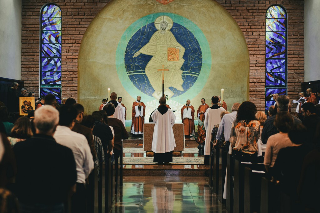La Iglesia se enfrenta al desafío de un futuro sin curas. De momento ya sabe cómo permitir a las mujeres dar "misa"