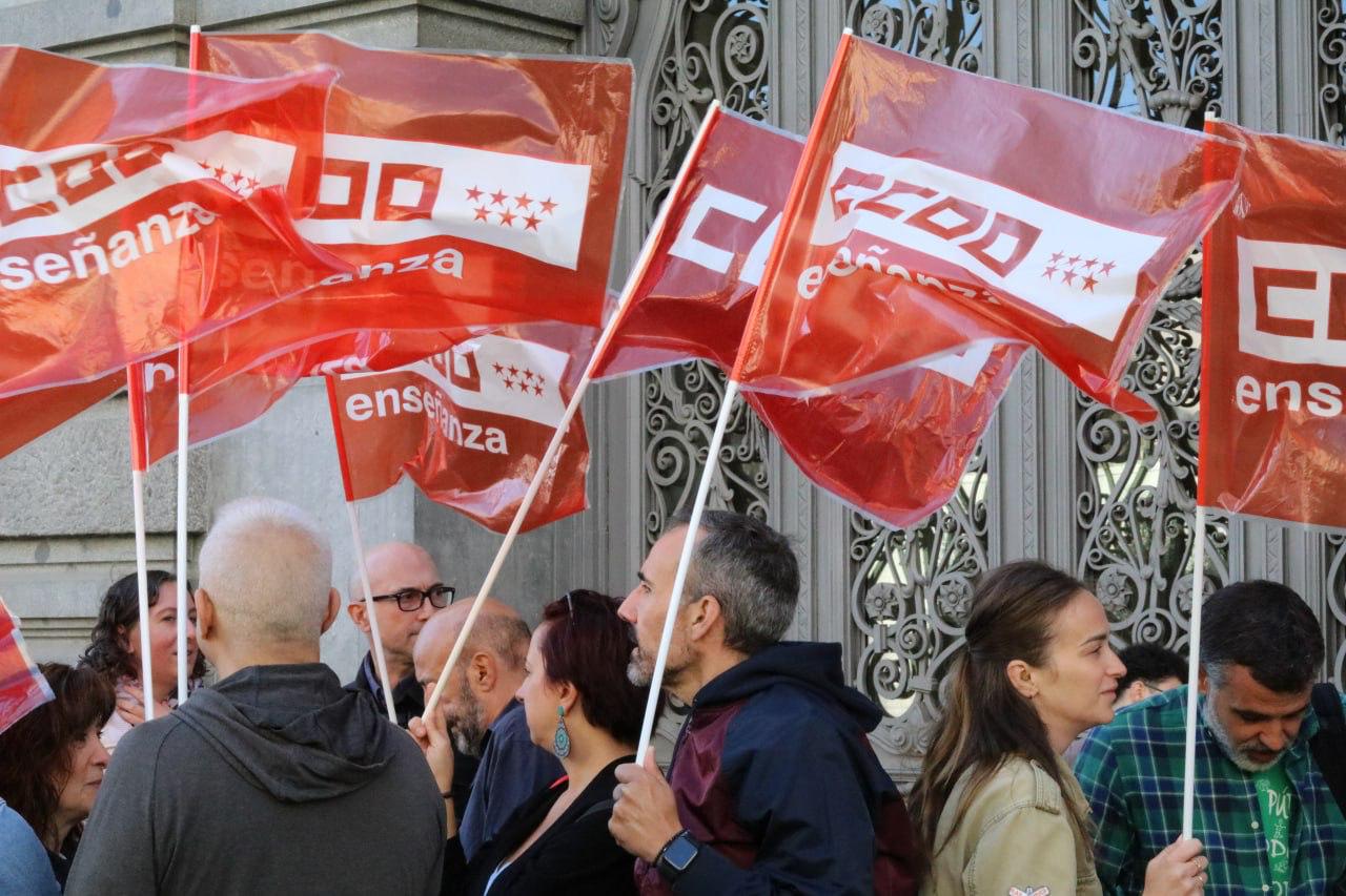 Concentración de CC OO, este martes frente al Ministerio de Educación.
