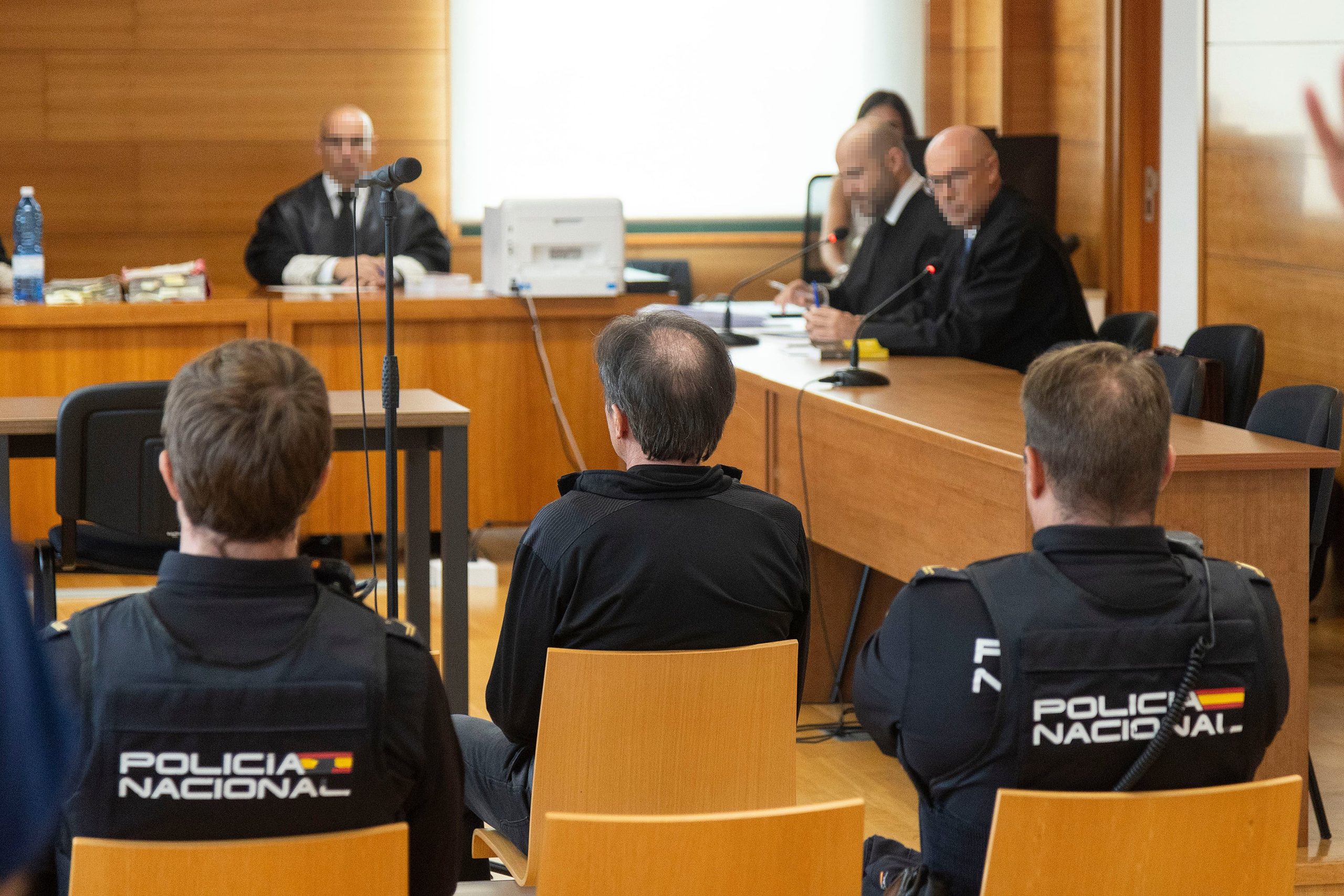 Imagen de un juicio en Castellón a un monitor de tenis acusado de abusos sexuales a una menor de 14 años.