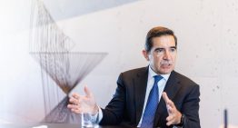El BBVA rectifica y eleva un 10% la puja sobre el Sabadell para intentar blindar el éxito de la opa