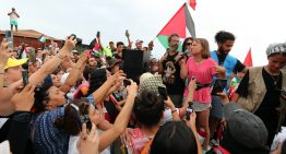 Un dron ataca el barco de la flotilla con ayuda para Gaza en el que viaja Greta Thunberg y provoca un incendio en la cubierta