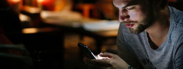 La psicología del doomscrolling: la trampa en la que nuestro cerebro está programado para caer una y otra vez