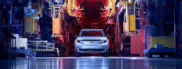 "No se sostiene en la era eléctrica": Ford aclara por qué quiere o vender coches de gasolina carísimos o eléctricos diminutos