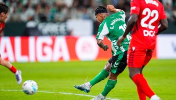 Pellegrini hace historia y cómoda victoria del Betis ante un flojo Osasuna