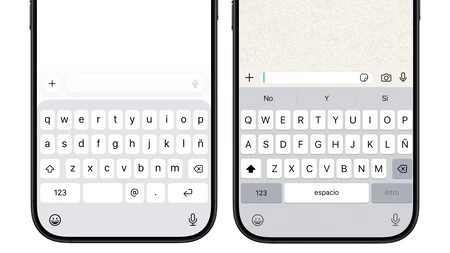 Diferencia de telcados: a la izquierda el de iOS 26 en mensajes y a la derecha el de iOS 18 en WhatsApp