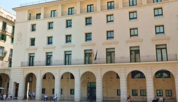 Doce años de cárcel por provocar un incendio en un hotel y una discoteca de Alicante para cobrar el seguro