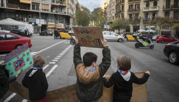 916 escuelas de Barcelona y su entorno: todas suspenden en los niveles de contaminación que recomienda la OMS