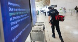 La huelga en la seguridad de Barajas obliga a Iberia a reubicar a miles de viajeros que pierden sus vuelos