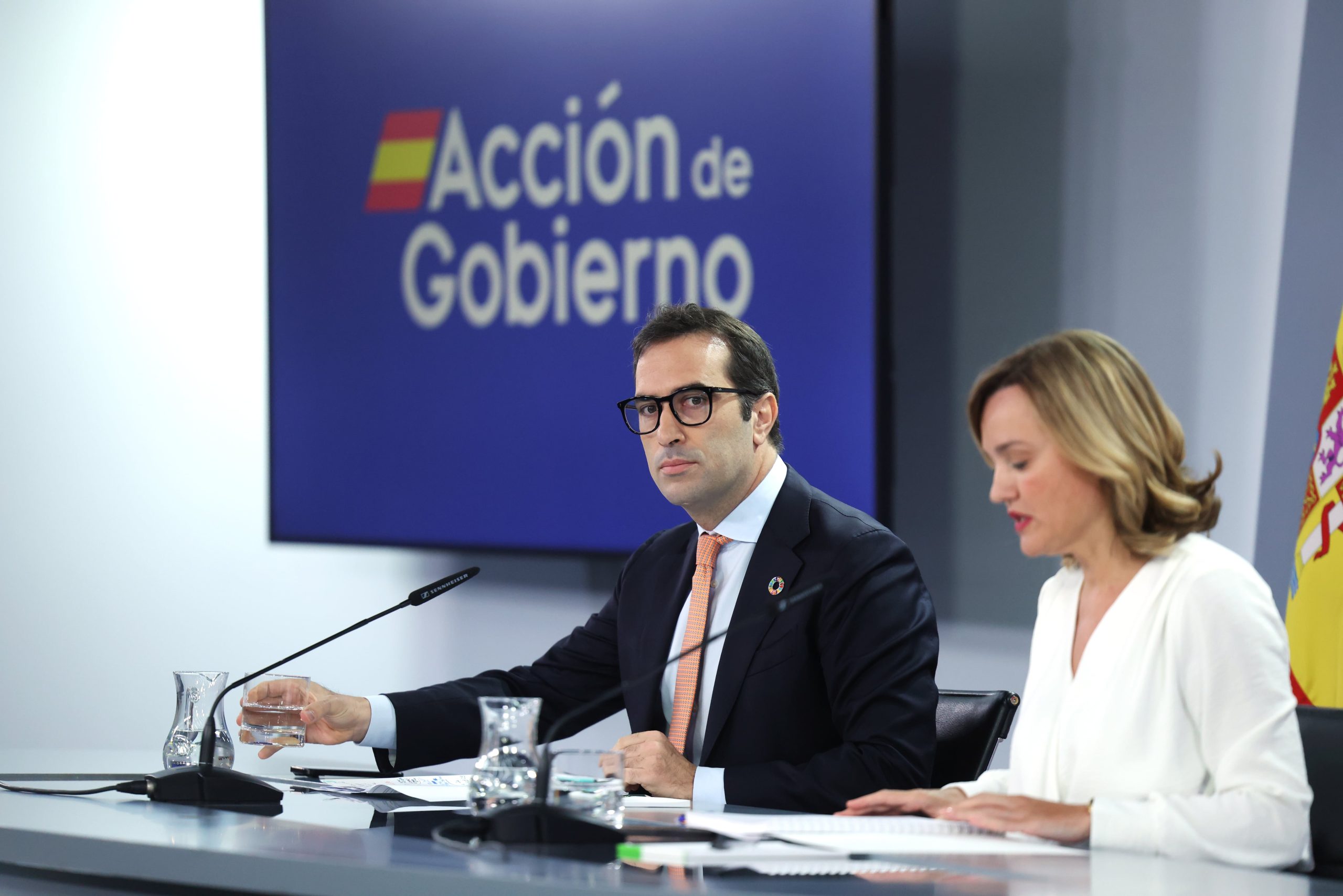 Carlos Cuerpo y Pilar Alegría, durante su intervención en la rueda de prensa posterior al Consejo de Ministros. 