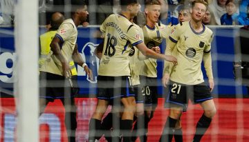 El Barça remonta con la cabeza ante el Oviedo